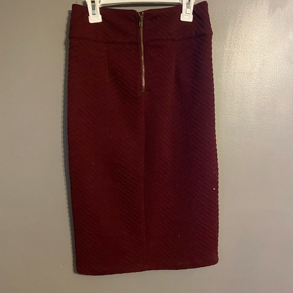 Forever 21 stretchy skirt! - Picture 2 of 3